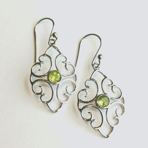 Sterling silver filigree dangle drop earrings with peridot NWT